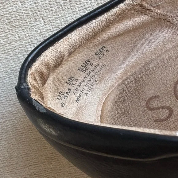 Naturalizer Soul Flats / Loafers in Black, Size 6.5 - Picture 5 of 5